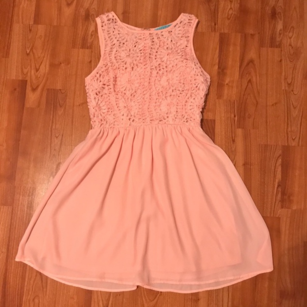 Pink party dress - Francesca's - SMALL